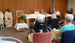Vorschaubild Bischof Benno Elbs zu Besuch im Sozialzentrum Mariahilf 