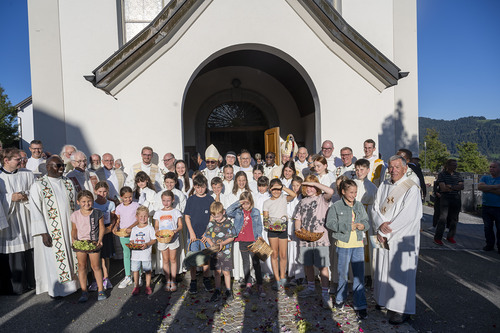 Der Gottesdienst in Langen wurde zu einem lebhaften Fest des Glaubens.