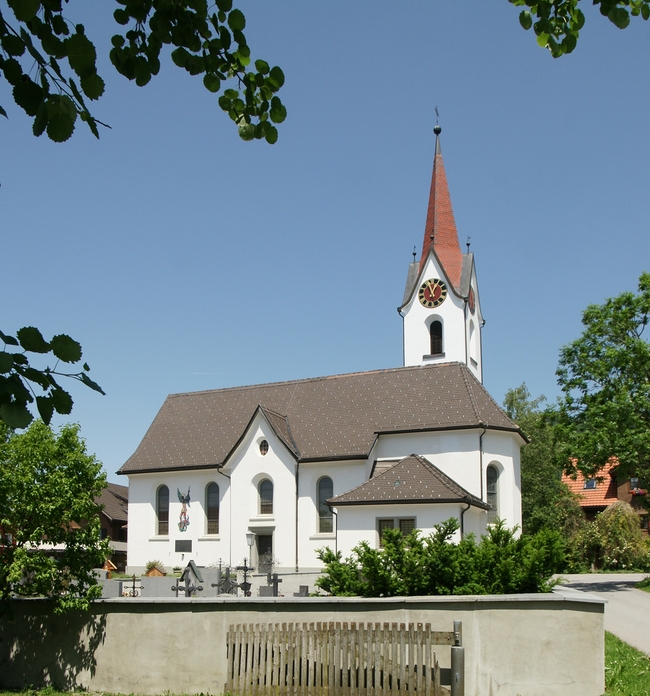 http://commons.wikimedia.org/wiki/Category:Pfarrkirche_HL._Josef_%28Dafins%29?uselang=de#/media/File:Hl_Josef_Dafins_2.JPG
