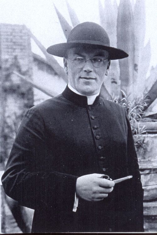 Carl Lampert mit Pfeife auf der Anima-Terrasse.