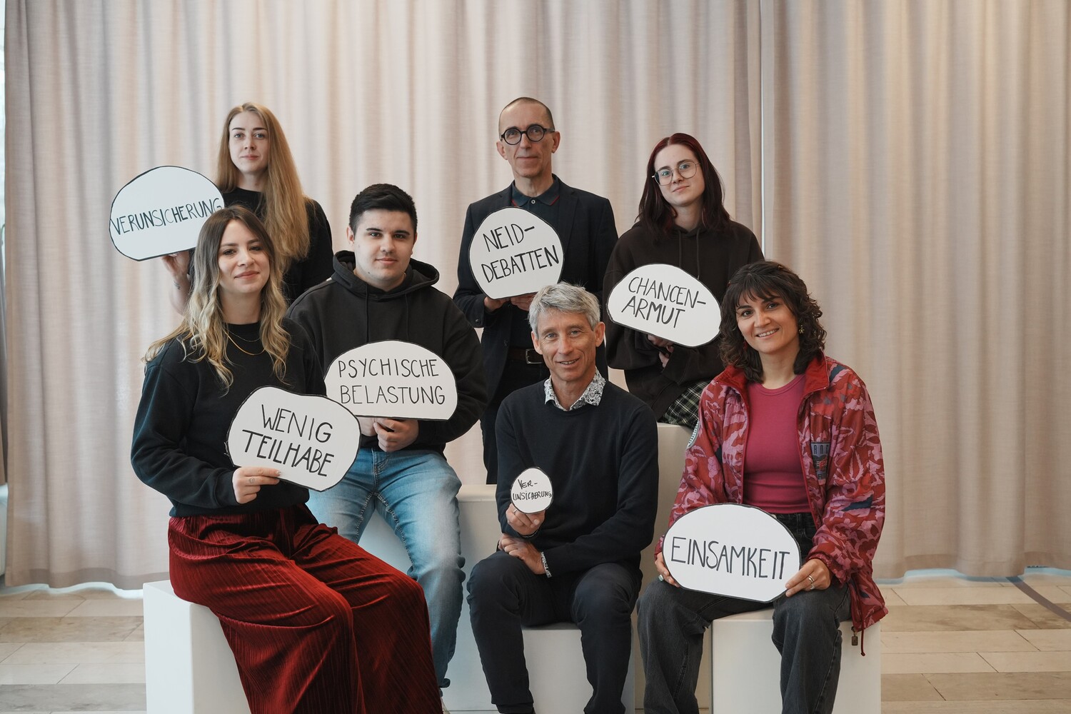 Ob Chancen-Armut, wenig Teilhabe, Einsamkeit oder Neid-Debatten – Armut hat viele Facetten.