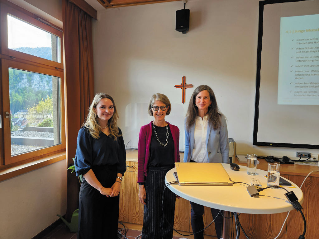 KPH-Studierende Selina Giselbrecht, Schulamtsleiterin Annamaria Ferchl-Blum und Sozialethikerin Petra Steinmair-Pösel.