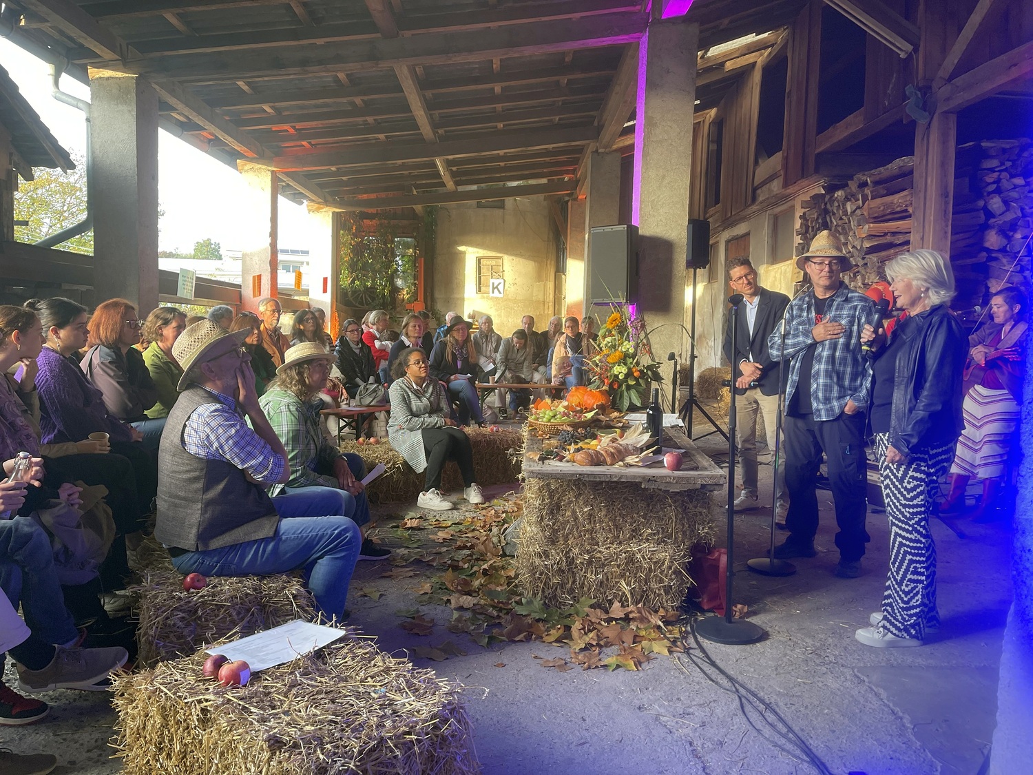 Happy Hour in der Danke-Bar mit Ilga Sausgruber (Netz für Kinder, Hospiz), Thomas Berger Holzknecht, Gemeindeleiter Maria Hilf, Johannes Pircher-Sanou (Neustart-Bewährungshilfe).