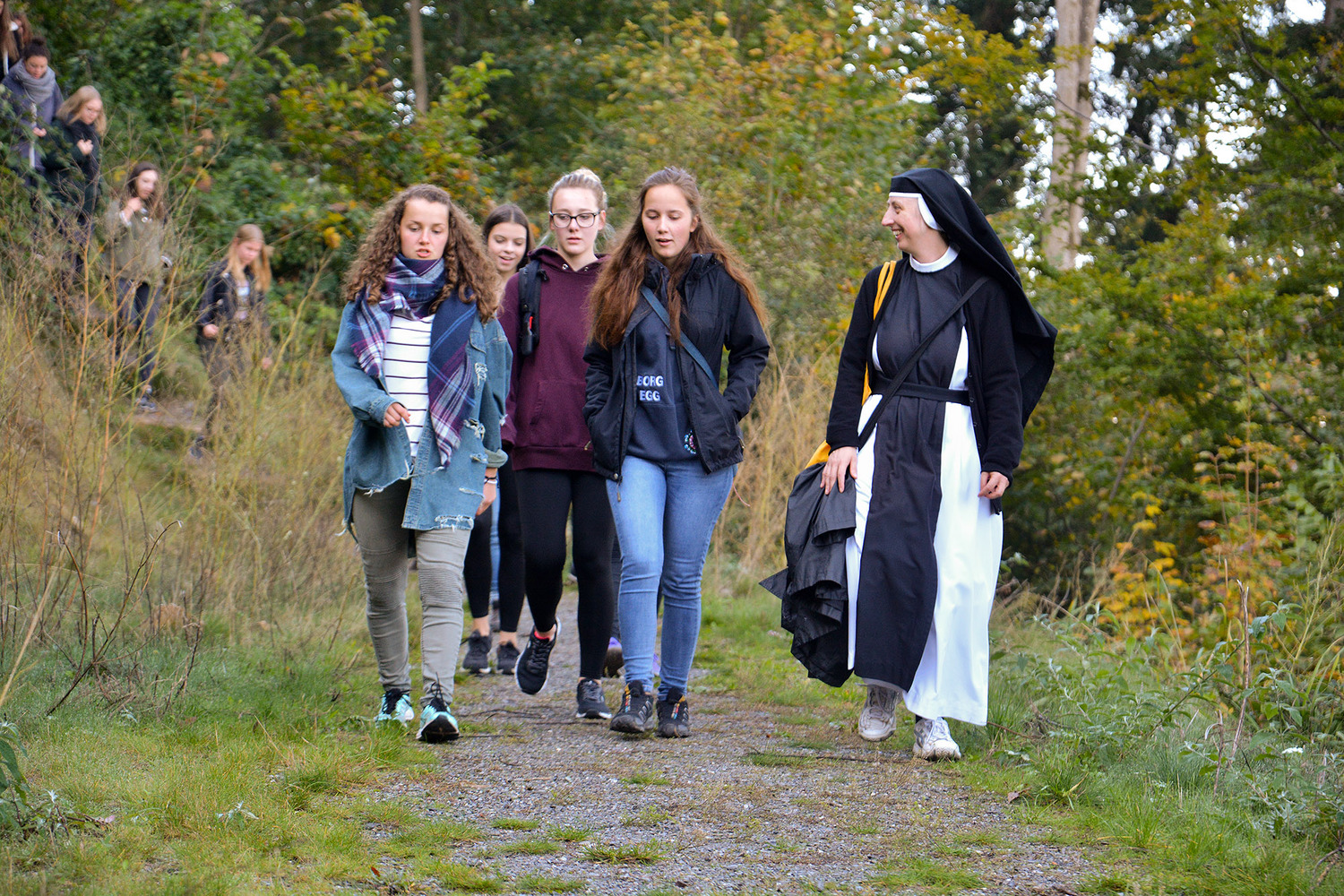 260 Maturant/innen waren in gemeinsamer Mission mit Bischof Benno Elbs, Ordensleuten, und pastoralen Mitarbeiter/innen aus dem Ländle unterwegs. Genauer gesagt waren sie bei der Matura Wallfahrt der Jungen Kirche und der Berufungspastoral dabei.