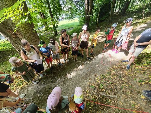 Gemeinsam unterwegs - Familien-Sternwanderung zum Zanzenberg