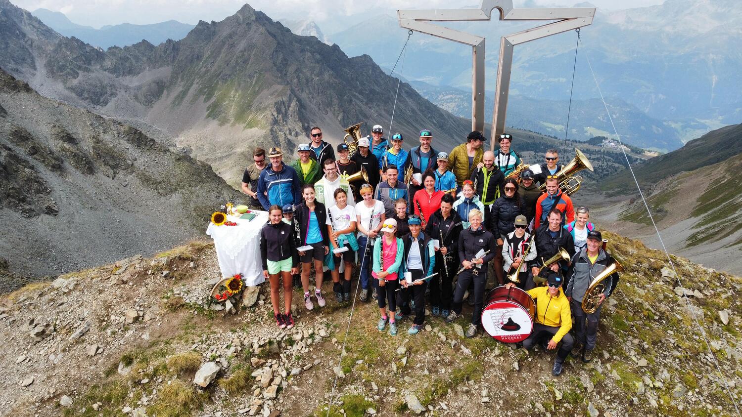 Die Musikkapelle Nauders organisierte 2024 einen Berggottesdienst am Mataunkopf mit Peter Rinderer. / Musikkapelle Nauders Die Musikkapelle Nauders organisierte 2024 einen Berggottesdienst am Mataunkopf mit Peter Rinderer.