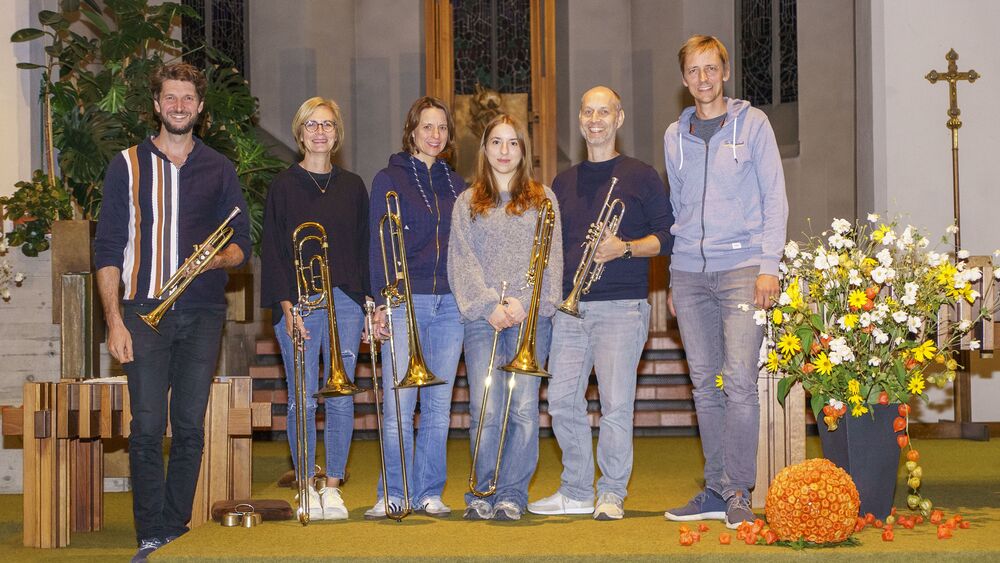Mitglieder des Bläser-Quintetts von links:Christian Sonderegger, Susanne Sonderegger, Ursula Lampert-Kancz, Magdalena Lampert, Bernhard Lampert, Philipp Sonderegger (Organist)