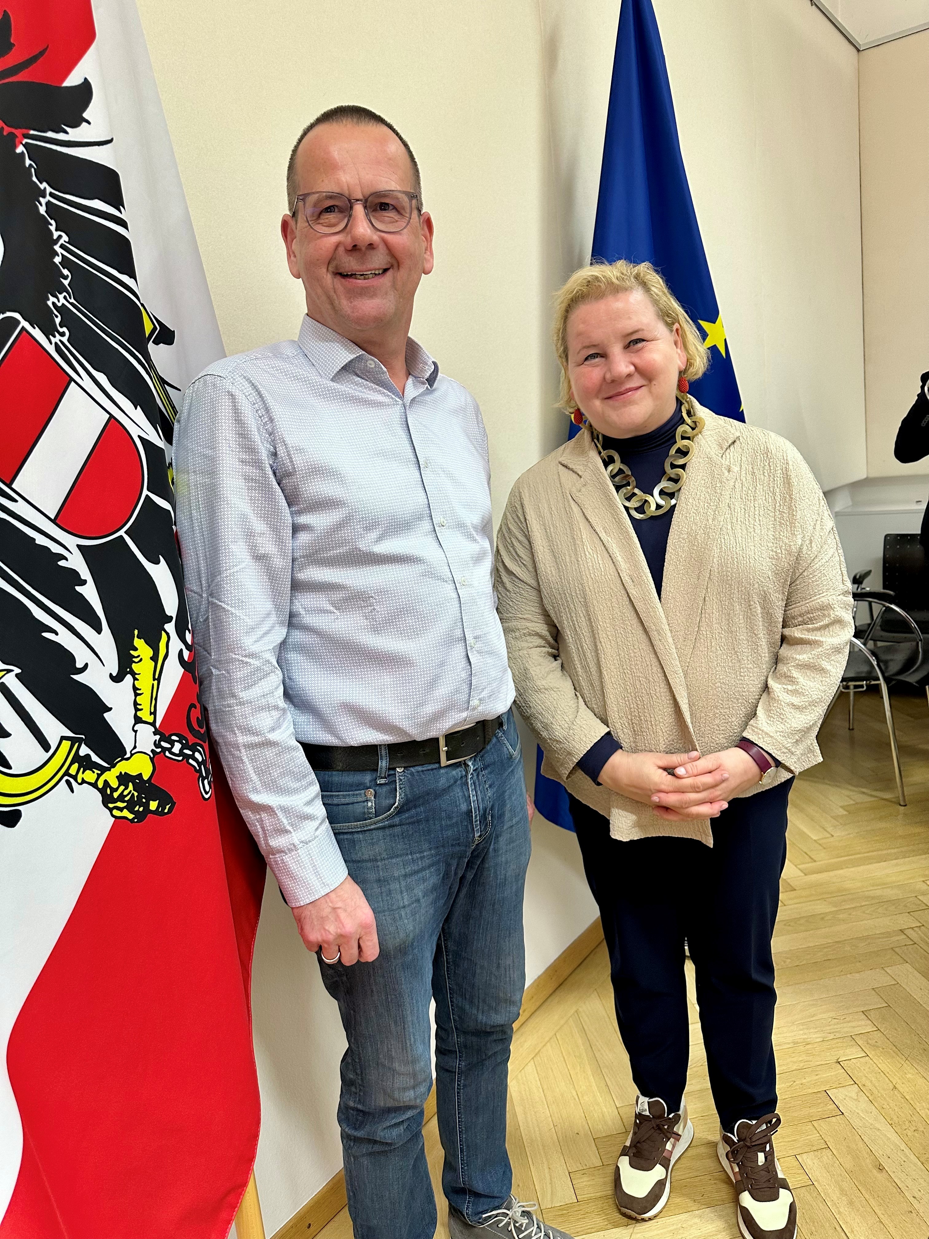 Jürgen Burger mit BM Korinna Schumann