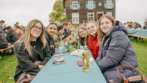 Den Abschluss der Maturawallfahrt bildete ein gemeinsames Mittagessen auf dem Vorplatz der Basilika.