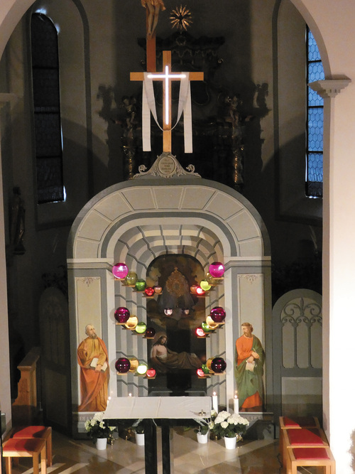 Drei Tage lang (Gründonnerstag bis Karsamstag) ist das Hl. Grab in Fontanella aufgebaut.  