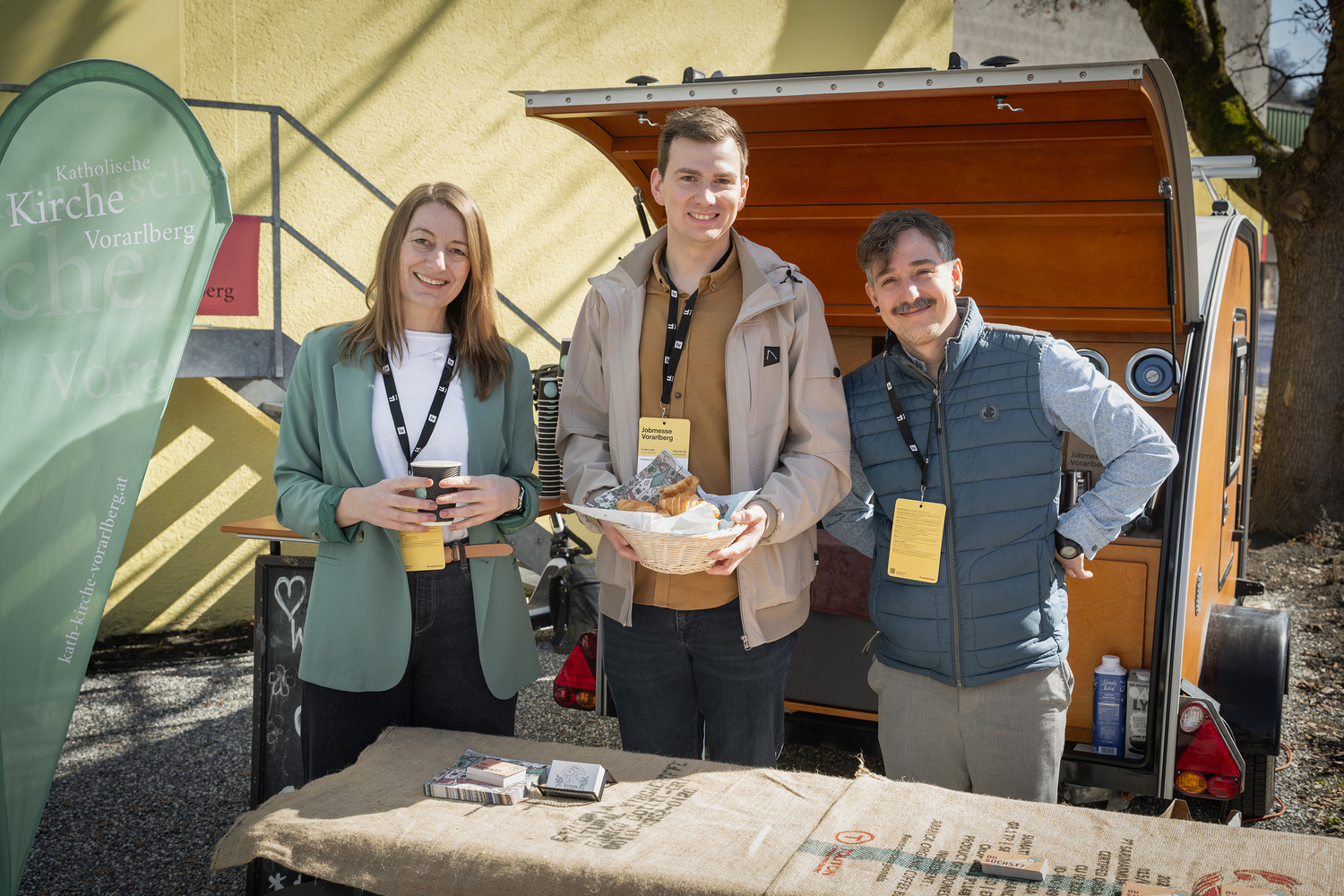 Christine Vonblon, Thomas Erlacher und Barista Daniel Magalhaes