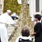 Papst Franziskus segnete die Skulptur in Rom.
