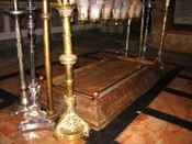 Salbungsstein in der Grabeskirche in Jerusalem